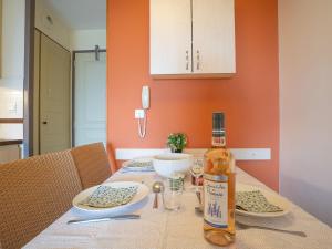 Studio Le Village - E1 121 by Interhome