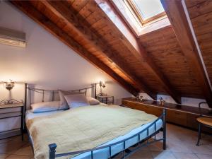 Apartment Borgo San Giulio by Interhome