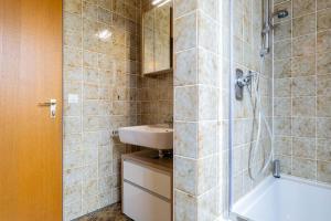 Ferienwohnpark Immenstaad am Bodensee Zwei-Zimmer-Apartment 53 17