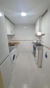 Ideal familias en urbanización de lujo a 600m de la playa Levante con Wifi, AC y Parking