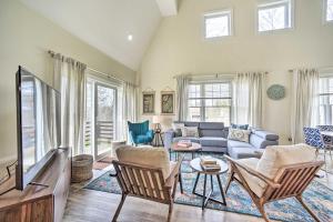 Modern-Chic Athens Home - Fish, Ski and Swim!