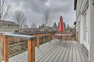 Chic Bend Home with Deck Less Than 3 Mi to Downtown!