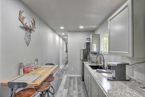 Unique Container Studio with Deck and Fire Pit!