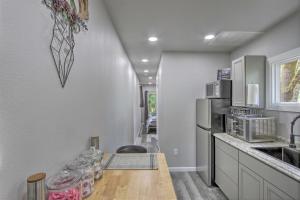 Unique Container Studio with Deck and Fire Pit!