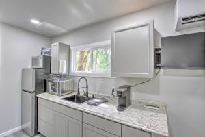 Unique Container Studio with Deck and Fire Pit!