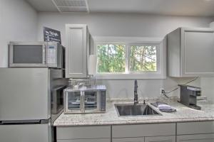 Unique Container Studio with Deck and Fire Pit!