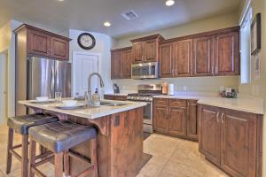 Blue Sky Get-a-Way Townhome with Patio, Grill