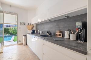 House with heated swimming pool