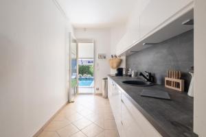 House with heated swimming pool