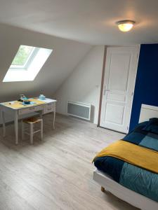 Maisons d'hotes Le Mesnil Normand : photos des chambres