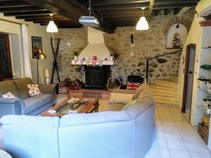 Maisons de vacances Les Ecuries, traditional stone farmhouse with pool : photos des chambres