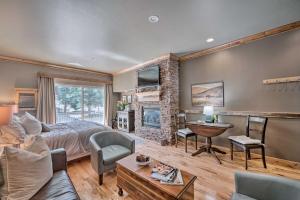 Bright Park City Studio with Patio Less Than 2 Mi to Dtwn!