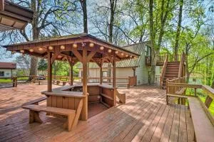 Stunning 2-Building Rental - Walk to Marina! - Red Boiling Springs