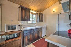 Mammoth Lakes Townhome Less Than 2 Mi to Ski Area!