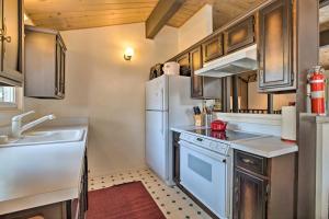 Mammoth Lakes Townhome Less Than 2 Mi to Ski Area!