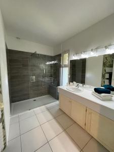 Maisons de vacances La Maison Blanche de Lanton : photos des chambres