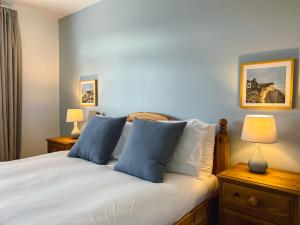 Bright & Cosy - Jacuzzi - Log Burner - King Beds