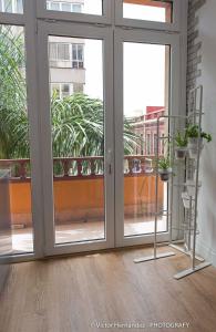 Flatguest Living House