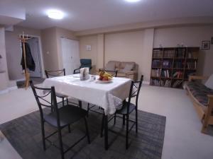 Saras Place - Strictly Kosher Home
