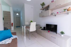 Seaside Cosy Maisonette @ Marsaskala - 2 mins walk from sea