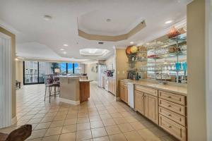 Lighthouse on the Bay 2213 - Large Pet Friendly Condo-Inquire for Boat Slip