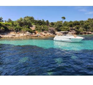 T2 AC côte dAzur, piscine, plage á 350m, WIFI