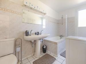 Maisons de vacances Beautiful holiday home with garden : photos des chambres
