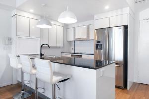 Modern 3 Bedroom Apartment with Ocean views - CoastHM