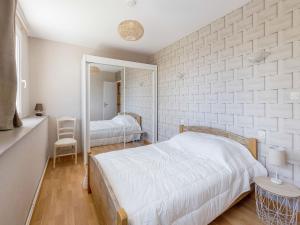 Maisons de vacances Appealing holiday home in Montaigu La Brisette with garden : photos des chambres