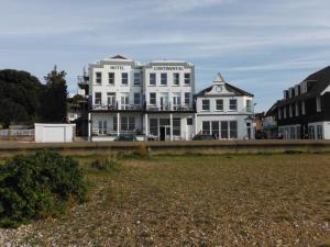 9 Beach Walk, Whitstable, Kent CT5 2BP.