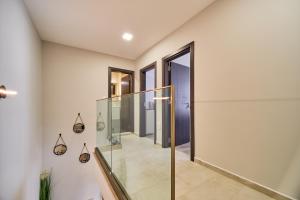 Apartment Sea EscapeLuxury 3 bedroom home 5 minute walk from the Beach