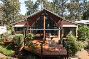 Twilight Ridge - Situated on 2 acres of pristine bushland, Twilight Ridge offers both privacy and space - Yallingup