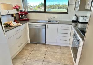 Views, location & luxury in the heart of Bermi! Walking distance to everything