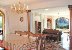 Barony romantic-residence