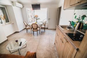 Downtown Luxury Apartments with Hot Tub