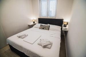 Downtown Park Apartments with Balcony