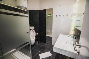 Downtown Park Apartments with Balcony