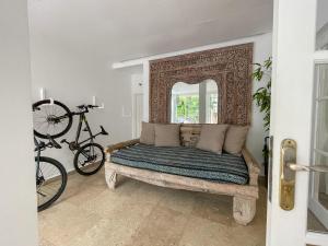 Beach House Canggu - 150m Berawa beach