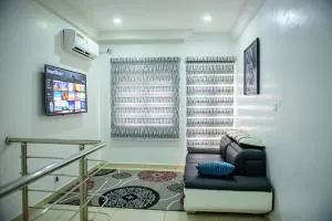 Cc & Cg Homes 4 Bedroom Duplex-24Hrs Electricity WIFI Security - Gidan Nbora