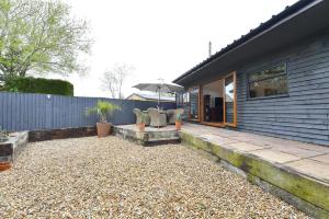 Gorgeous 3BD Cottage in the Heart of Guildford