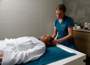 Hotels HR Hotel-Restaurant & Spa Marin : photos des chambres