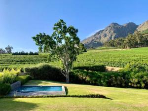DE LUC FARMHOUSE Ultimate Country Privacy
