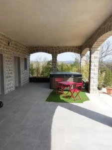 Le Mas des Roches Jacuzzi privatif - Pradons