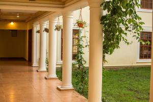 Amani Safari Lodge and Restaurant