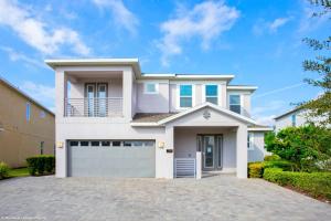 Stylish Family Home Private PoolSpa 10min Disneyworld Sleeps 22