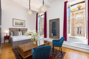 Junior Suite with Balcony room in AntAurCris Suite Piazza Venezia