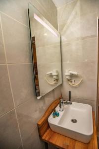 La Pazza Taksim Suit