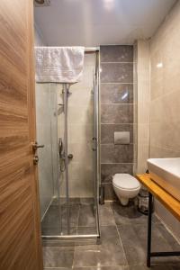 La Pazza Taksim Suit