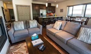 Lux Downtown Condo by Revelstoke Vacations