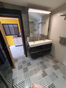 Appartements Bel appartement spacieux et confortable idealement situe : photos des chambres